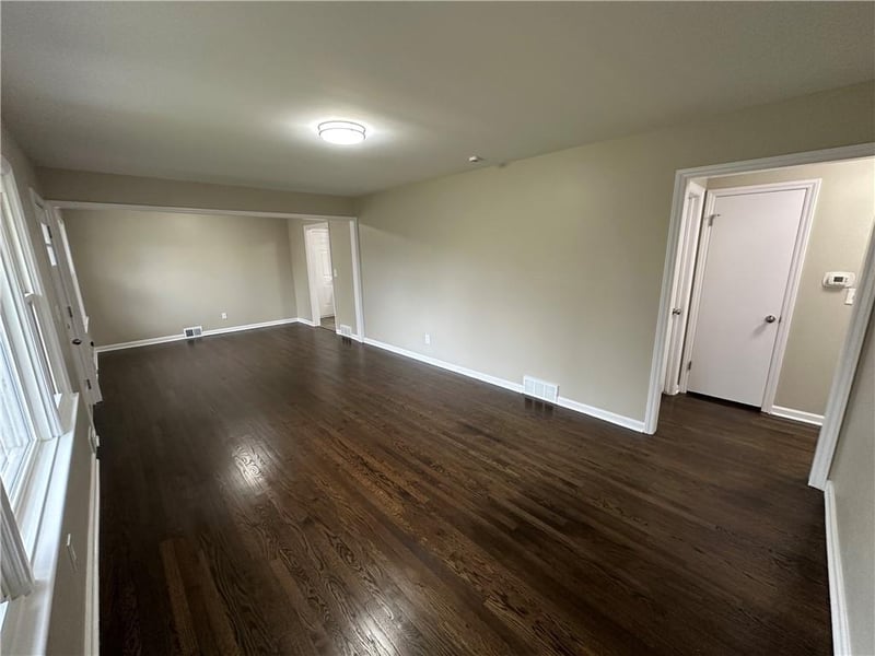 8049 Kessler Ln, Overland Park, KS 66204