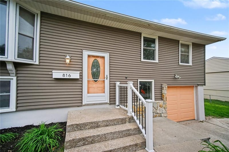 816 Tepee Dr, Independence, MO 64056