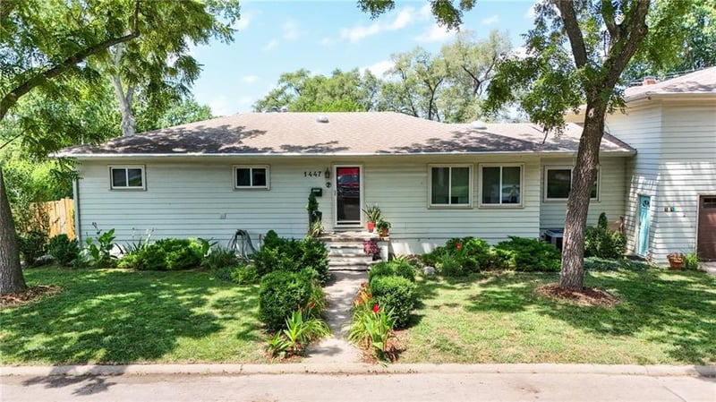 1447 Summit St, Lawrence, KS 66044