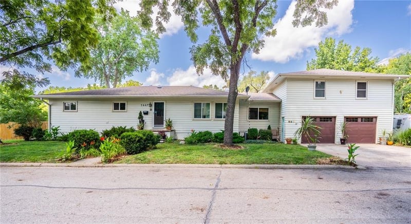 1447 Summit St, Lawrence, KS 66044
