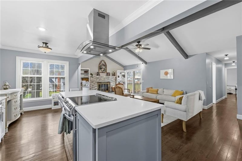 10014 Rosehill Rd, Lenexa, KS 66215