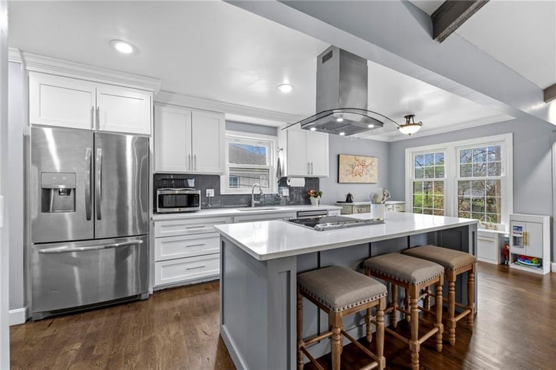 10014 Rosehill Rd, Lenexa, KS 66215