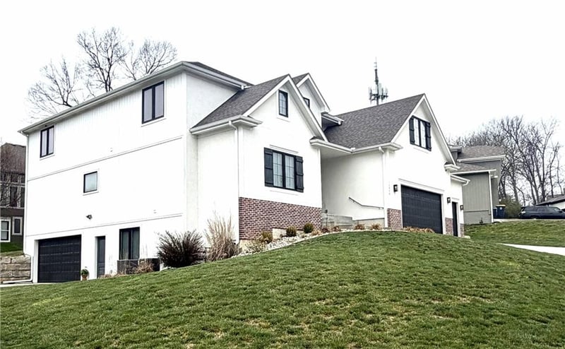 12548 Grand Ct, Kansas City, MO 64145