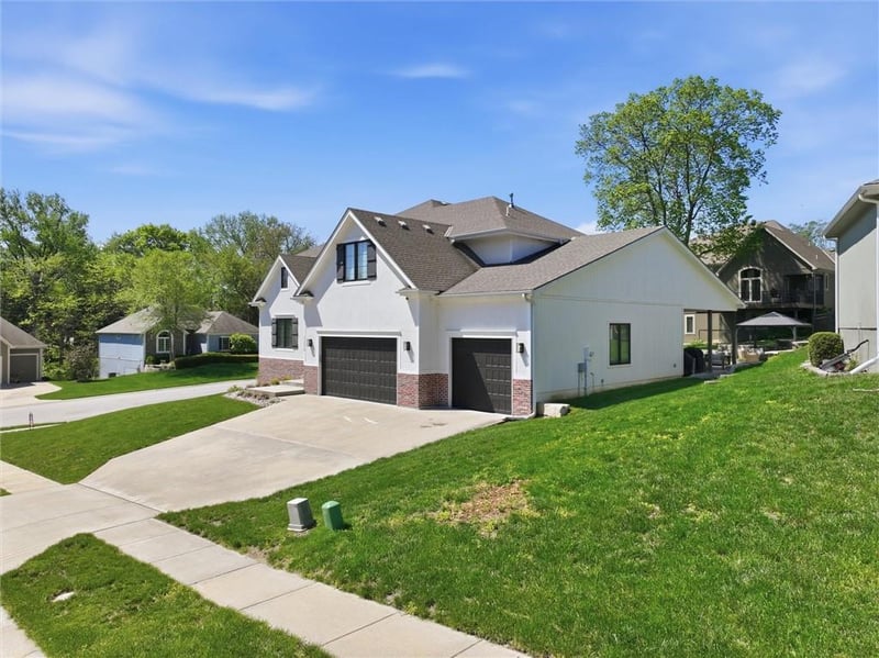 12548 Grand Ct, Kansas City, MO 64145