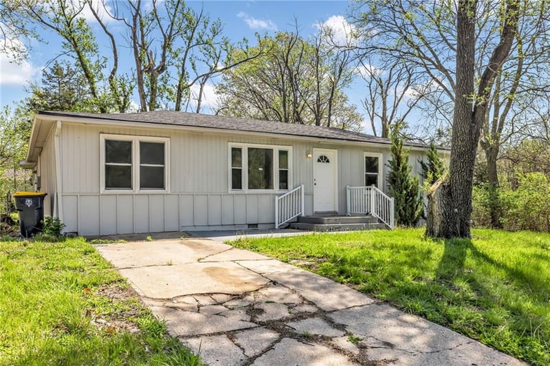 9815 James A Reed Rd, Kansas City, MO 64134