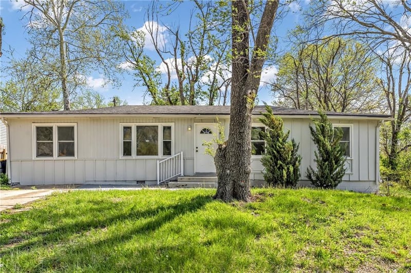 9815 James A Reed Rd, Kansas City, MO 64134