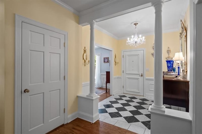 4 Le Mans Ct, Prairie Village, KS 66208