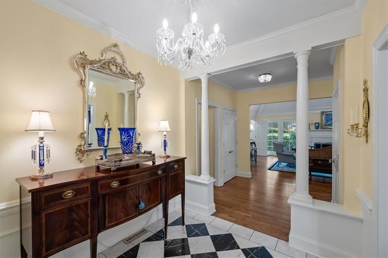 4 Le Mans Ct, Prairie Village, KS 66208