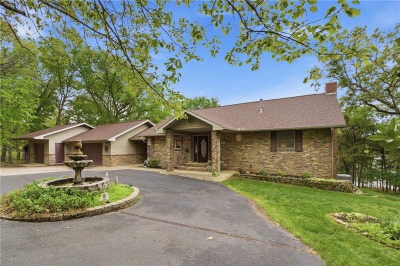 1841 Lake Bluff Dr, Branson West, MO 65737