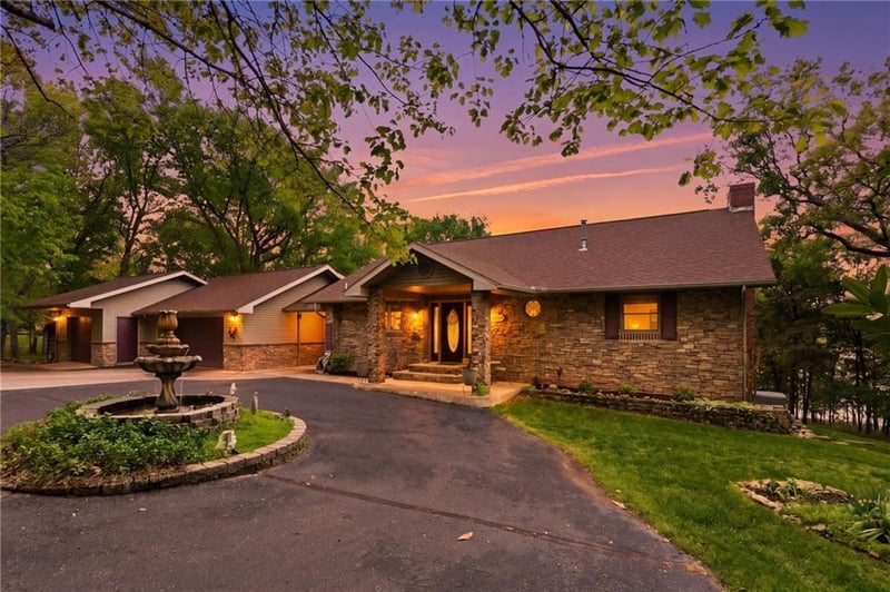 1841 Lake Bluff Dr, Branson West, MO 65737