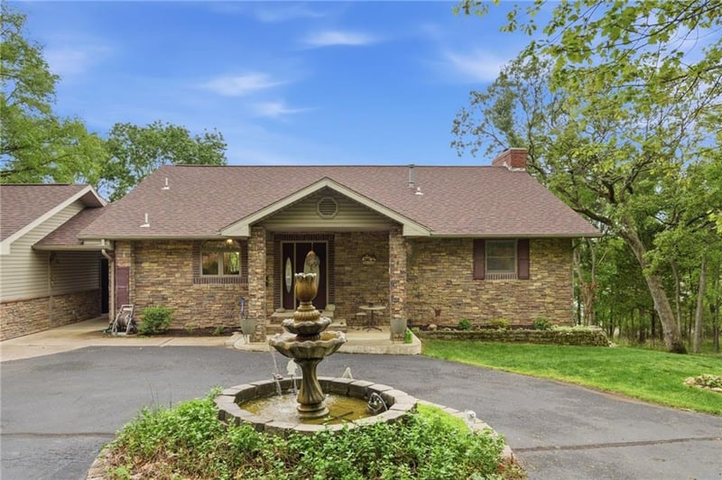 1841 Lake Bluff Dr, Branson West, MO 65737