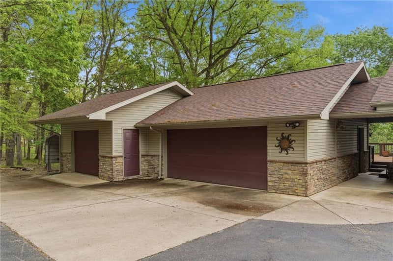 1841 Lake Bluff Dr, Branson West, MO 65737