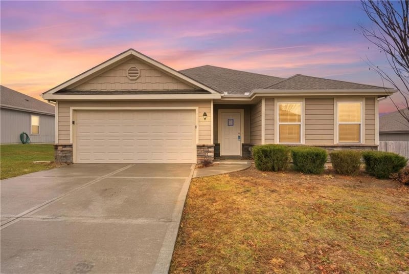 21832 Franklin St, Spring Hill, KS 66083