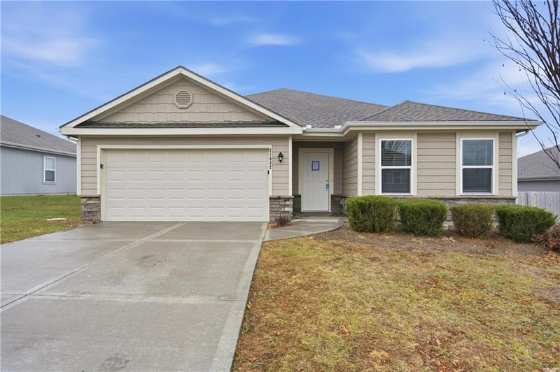 21832 Franklin St, Spring Hill, KS 66083