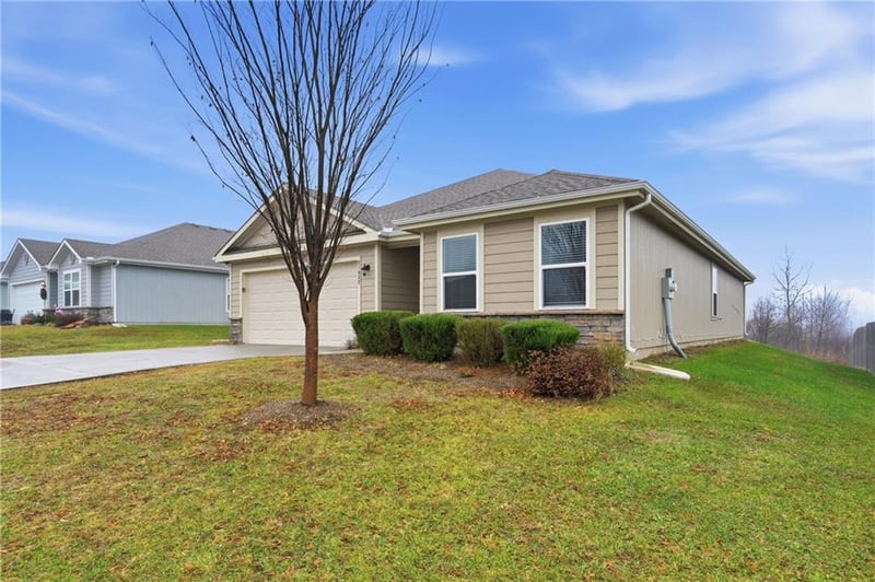 21832 Franklin St, Spring Hill, KS 66083