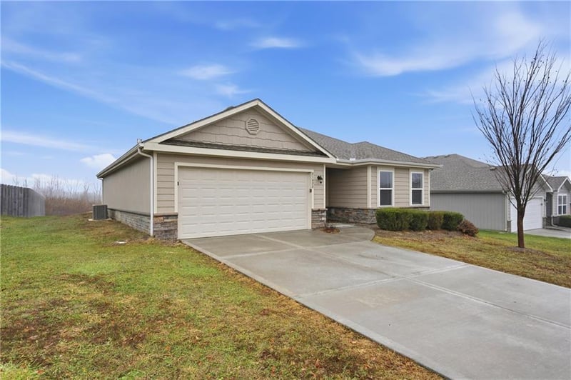 21832 Franklin St, Spring Hill, KS 66083