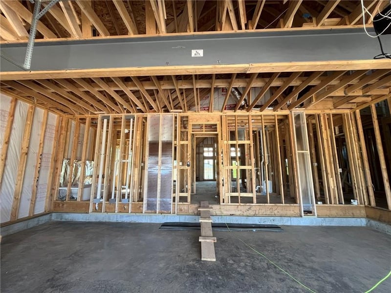 500 Bentwater Dr, Raymore, MO 64083