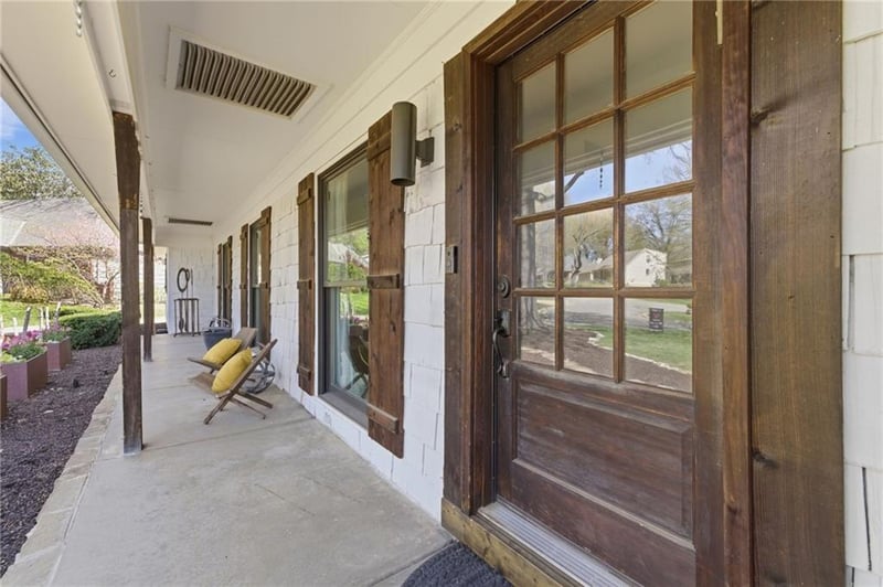 10409 Pawnee Ln, Leawood, KS 66206