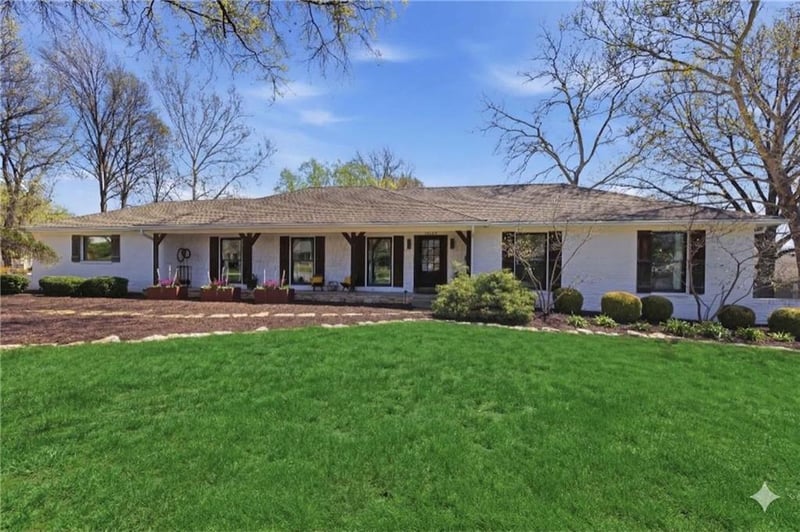 10409 Pawnee Ln, Leawood, KS 66206