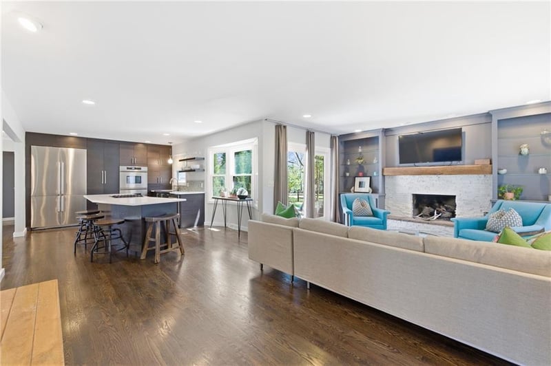 10409 Pawnee Ln, Leawood, KS 66206