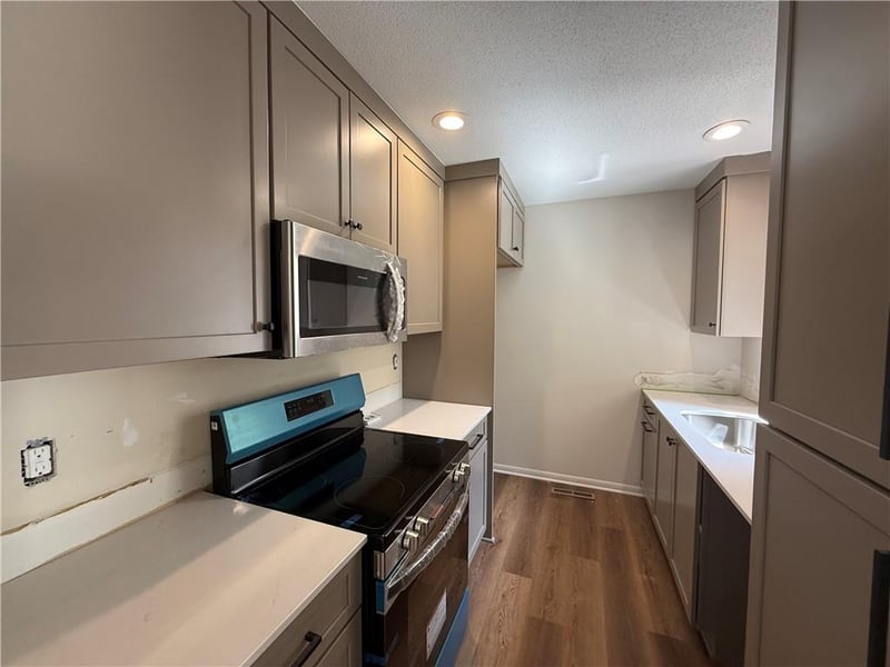 12928 W 110th St, Overland Park, KS 66210