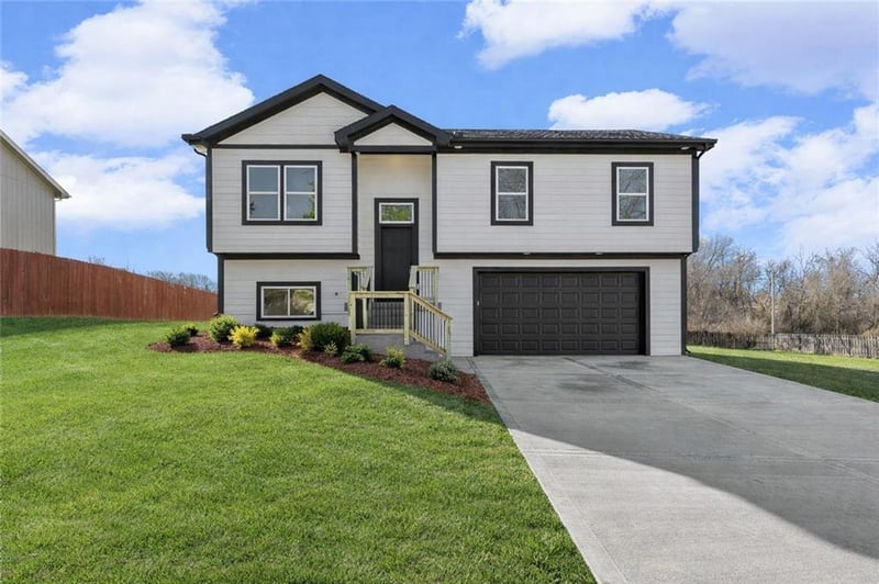 3416 Iowa St, Leavenworth, KS 66048