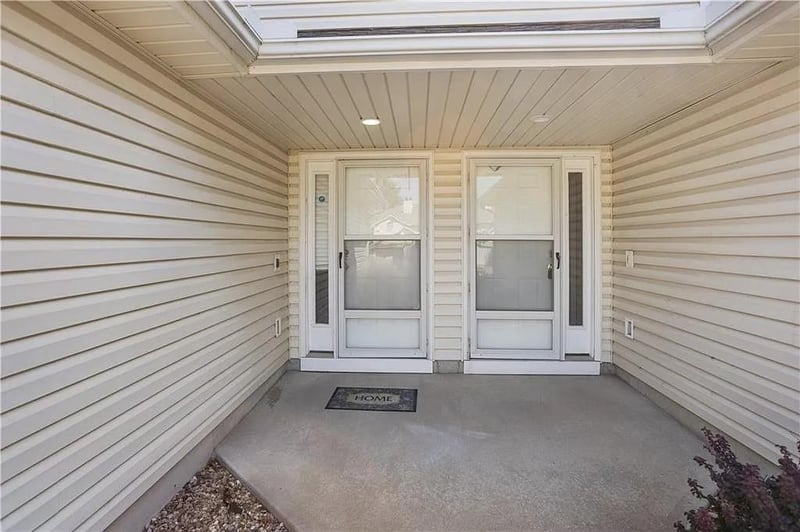 1323 SE Lexington Ave, Lee's Summit, MO 64081