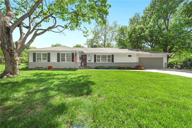 4201 W 98th Ter NE, Overland Park, KS 66207