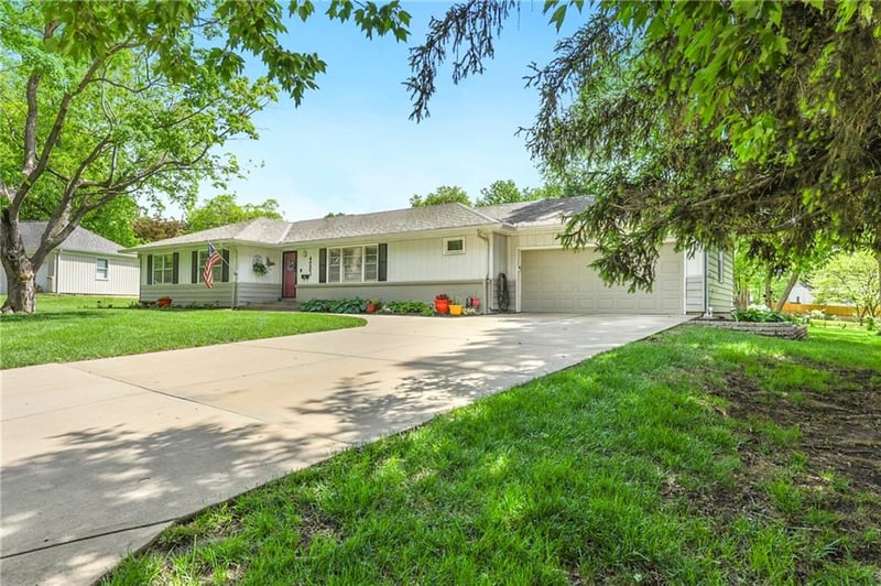 4201 W 98th Ter NE, Overland Park, KS 66207