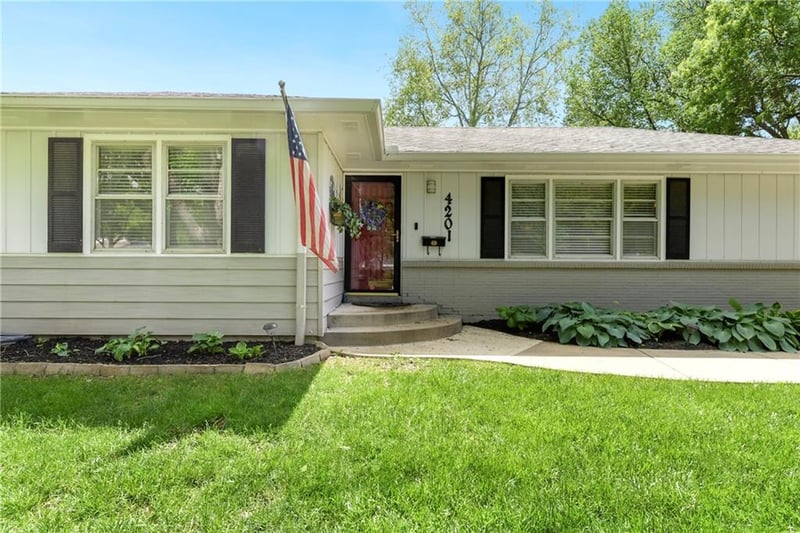 4201 W 98th Ter NE, Overland Park, KS 66207