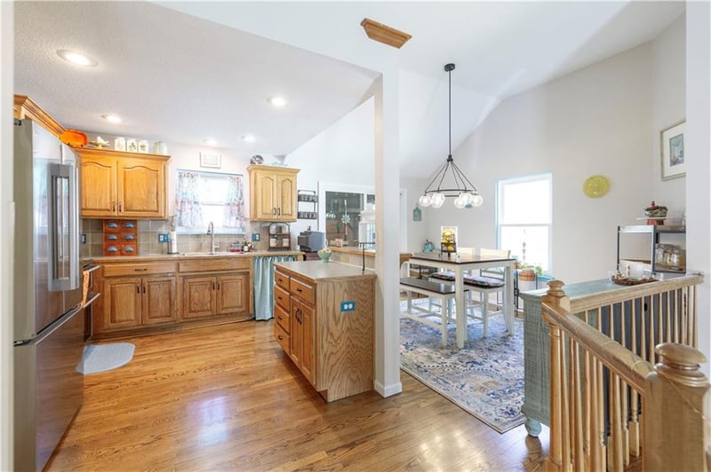 1610 105th St, Edwardsville, KS 66111