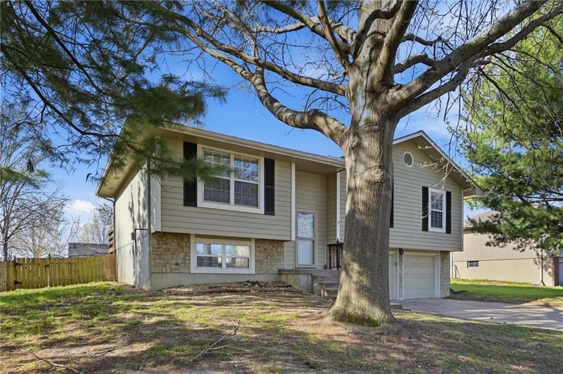 503 Broadway St, Grain Valley, MO 64029