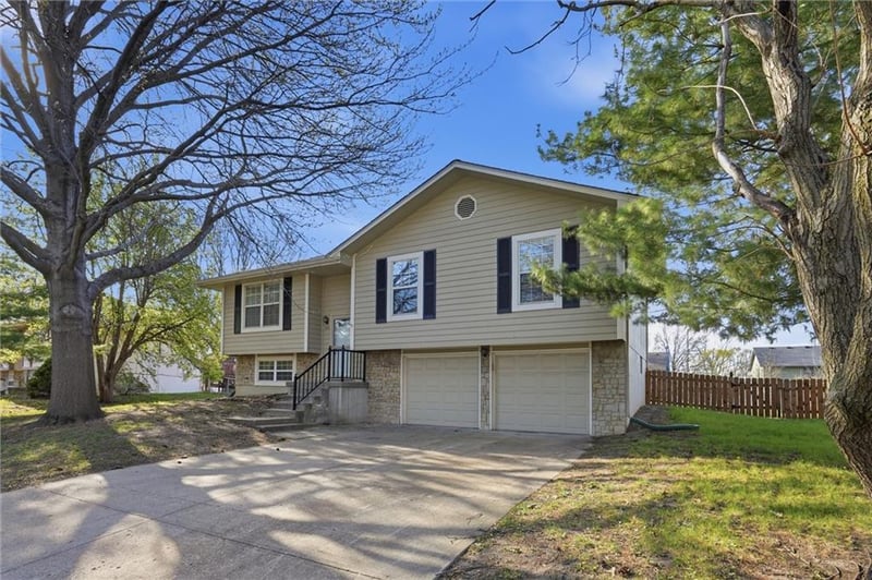503 Broadway St, Grain Valley, MO 64029