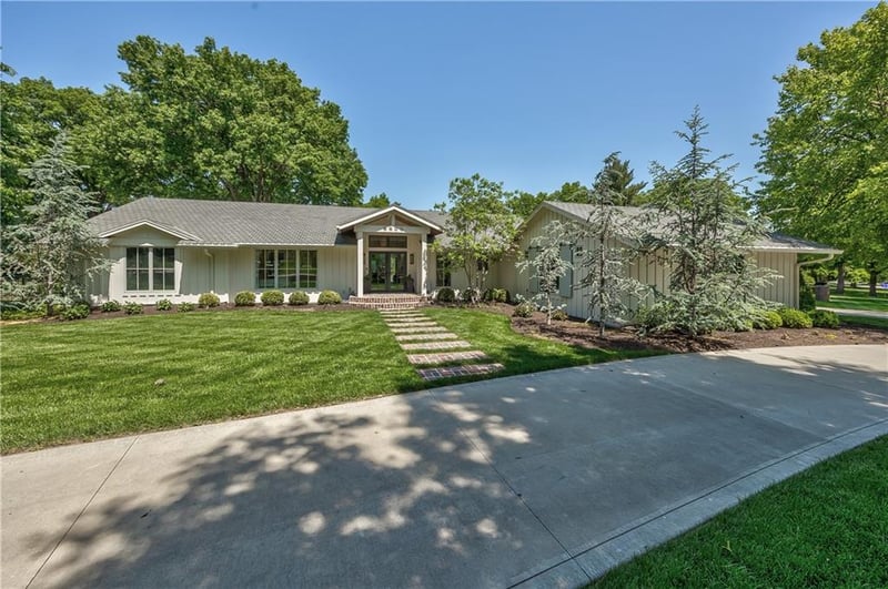 8600 Reinhardt Ln, Leawood, KS 66206