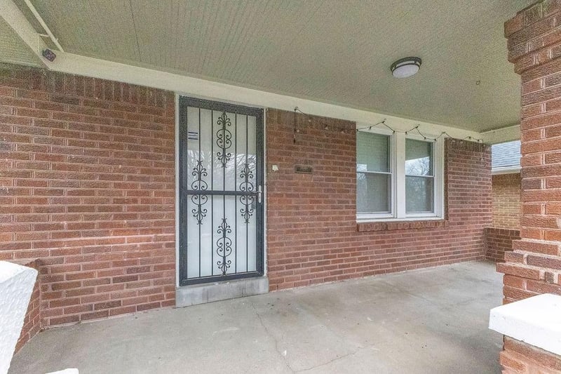 5306 Olive St, Kansas City, MO 64130