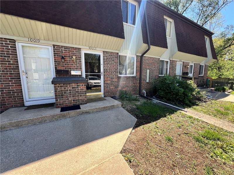 10021 52nd St, Merriam, KS 66203
