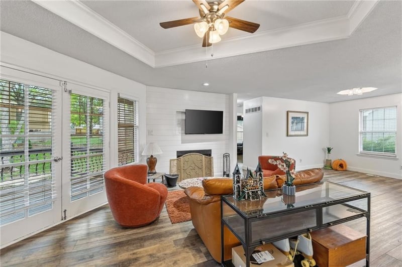 2405 Carousel Cir, Lee's Summit, MO 64086
