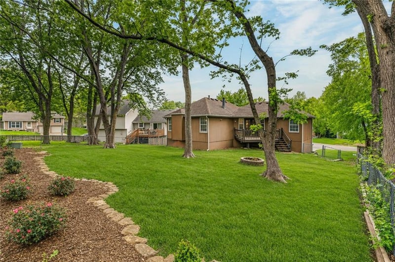 2405 Carousel Cir, Lee's Summit, MO 64086