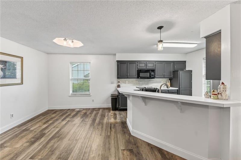 2405 Carousel Cir, Lee's Summit, MO 64086
