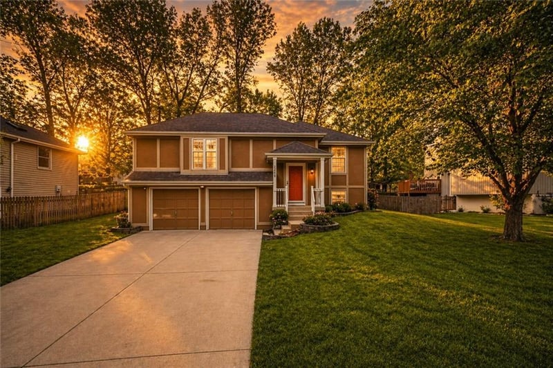 2405 Carousel Cir, Lee's Summit, MO 64086