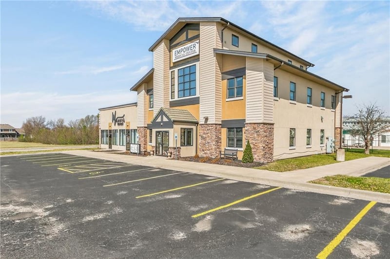 350 Greenwich Dr SW, Lee's Summit, MO 64082