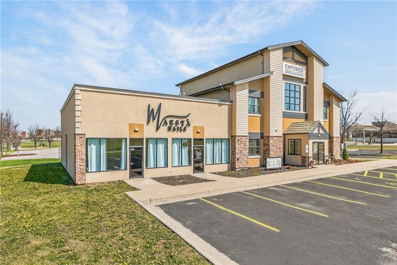 350 Greenwich Dr SW, Lee's Summit, MO 64082