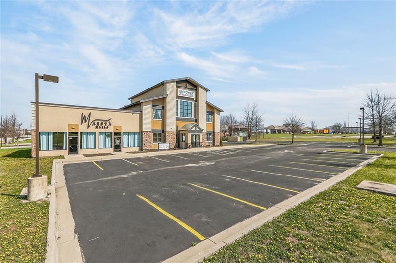 350 Greenwich Dr SW, Lee's Summit, MO 64082