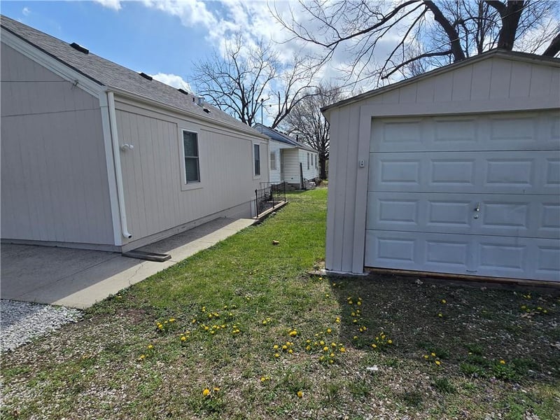 708 Pine St, Belton, MO 64012