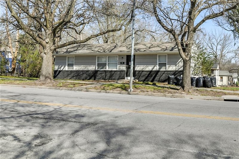 3116 Gregory Blvd, Kansas City, MO 64132