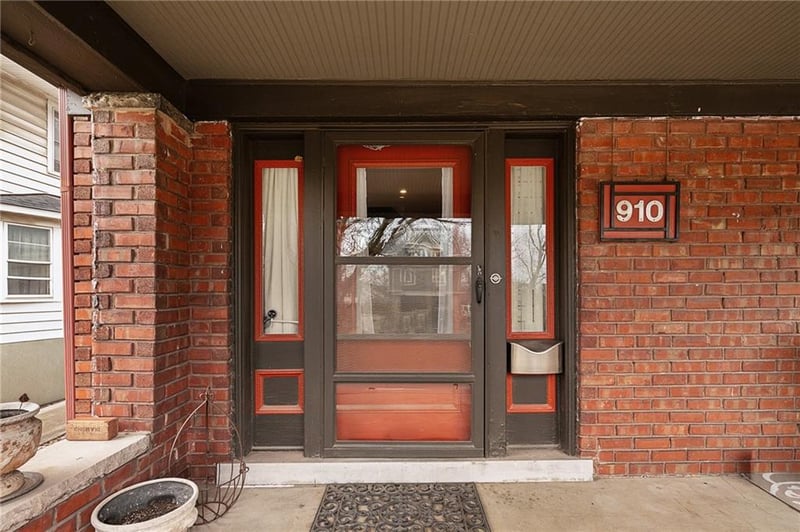 910 W 33rd Ter, Kansas City, MO 64111
