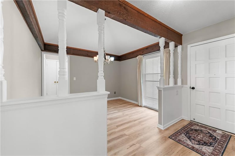 9912 Knox Dr, Overland Park, KS 66212