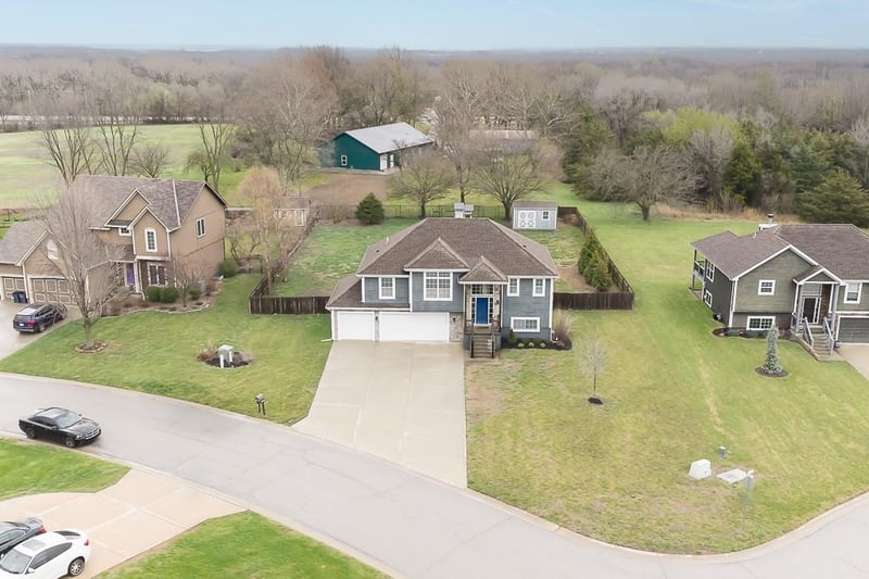 6983 141st St, Basehor, KS 66007
