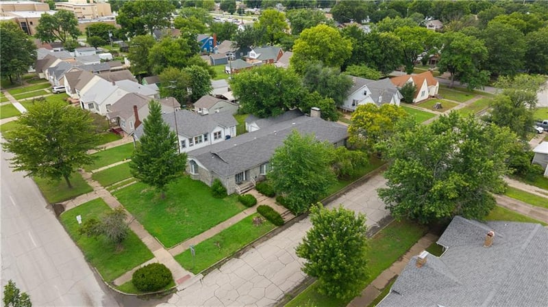 1302 4th St, Coffeyville, KS 67337