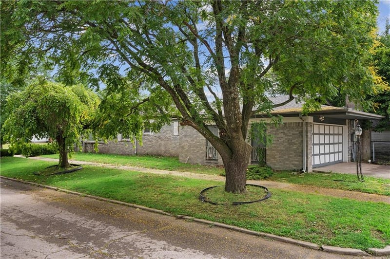 1302 4th St, Coffeyville, KS 67337